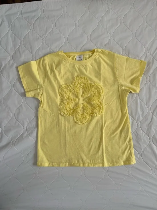 Zara Kids Yellow & White Short Sleeve Tees with Cream Heart Applique - Picture 3 of 11